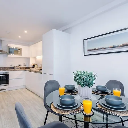 Central, 2 Bedroom, Penthouse Duplex