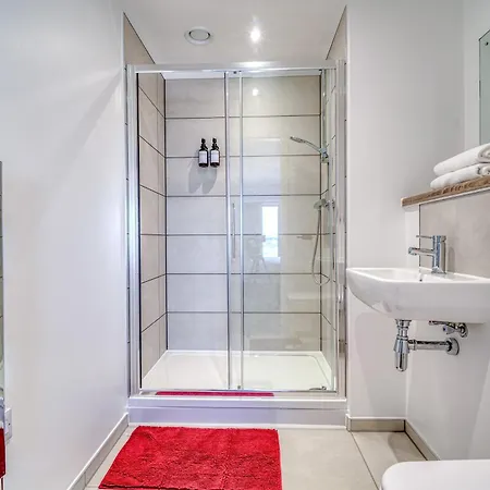 View - 1 Minute To Transport Links - Sleeps 3 Appartamento Manchester