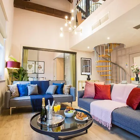 Spacious 3-bed Retreat - Modern & Super Apartment