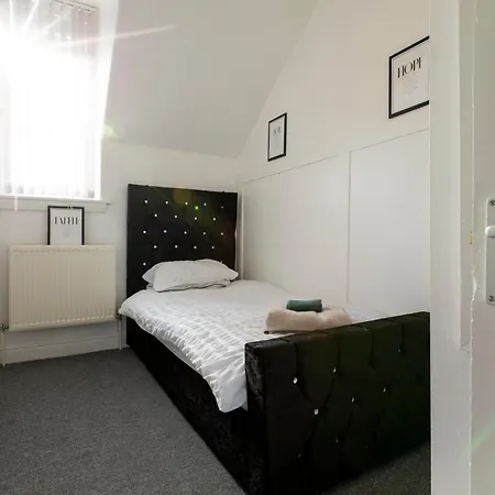 アパート Free Parking, Large House For Contractors & Families, Sleeps 6, 15mins To Centre