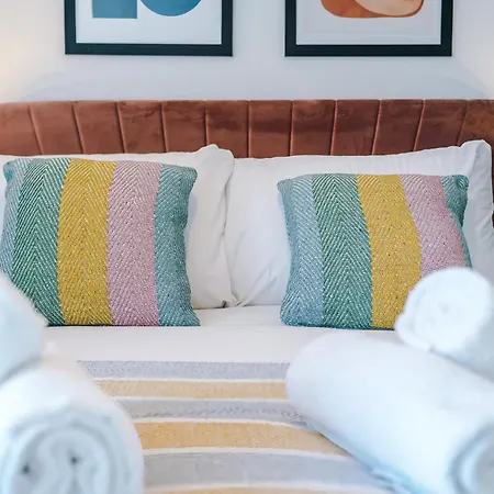 View With Pool 曼彻斯特