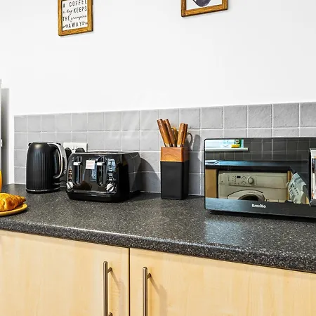 Comfortable 4 Bed - Free Parking & Fast Wifi דנטון
