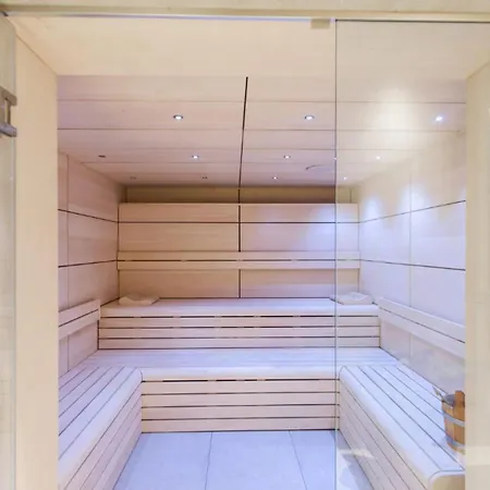 View With Pool 公寓