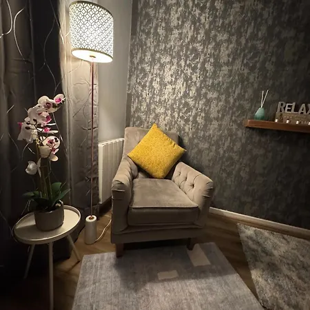 Air Conditioned Luxury 2-bed Apartment,office With Built-in Tv King Bed, Private Entrance And Free Parking Appartamento Manchester
