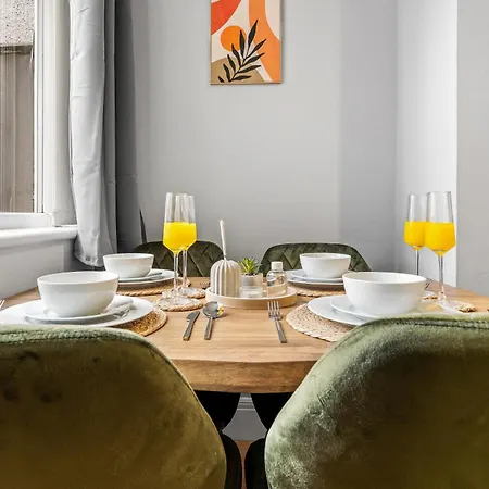 Comfortable 4 Bed - Free Parking & Fast Wifi * דנטון