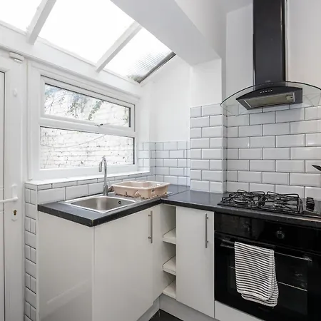 Moon House Location * Mánchester