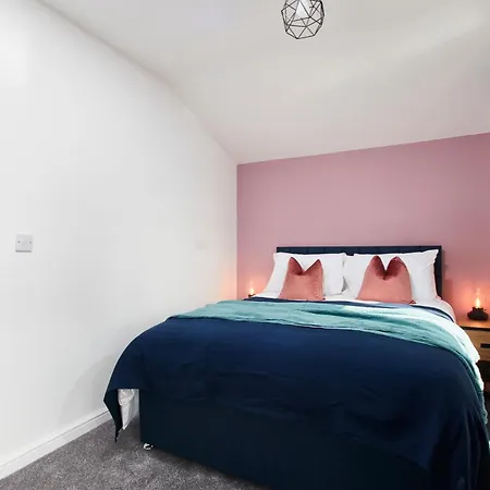 Large 5 Bedroom House 6 Beds Ideal For Contractors *