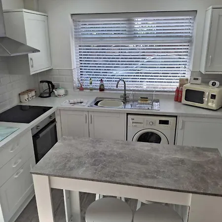 Cosy 2-bed House In *