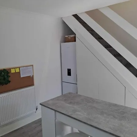 Cosy 2-bed House In * 맨체스터
