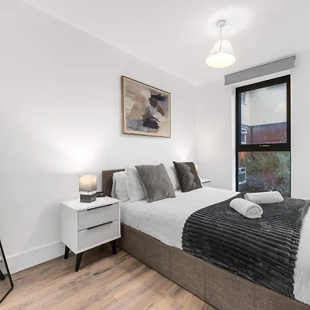Modern 2br In M5, Man United Stadium, And Mediacity