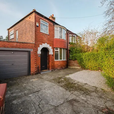 3br | Parking | Contractor | A57 & M60 Links Daire Manchester