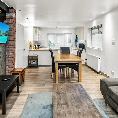 Family-friendly With Free Parking And Workspace Villa