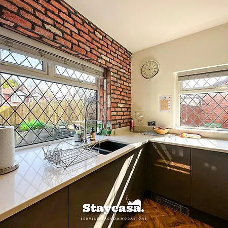 5br W Jacuzzi Parking Gar… Манчестер