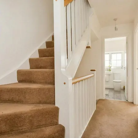 Family-friendly 4-bedroom House In Moston With Parking And Garden * 曼彻斯特