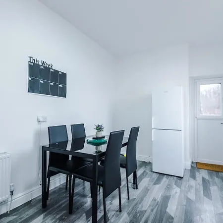 Fun & Spacious 3bed L Pool Table & Pingpong Table Μάντσεστερ