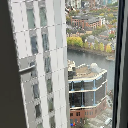 1 Bed Sleeps 2 - Wifi & Tv *