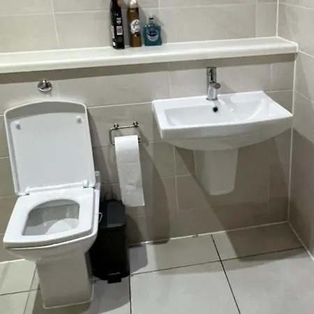 1 Bed Sleeps 2 - Wifi & Tv * Manchester