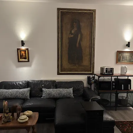 Luxury Penthouse Skyline Views 아파트 *