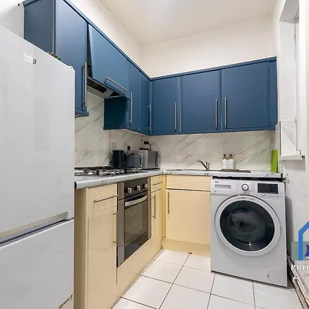 Apartment Traditional Home-games Room-free Parking *