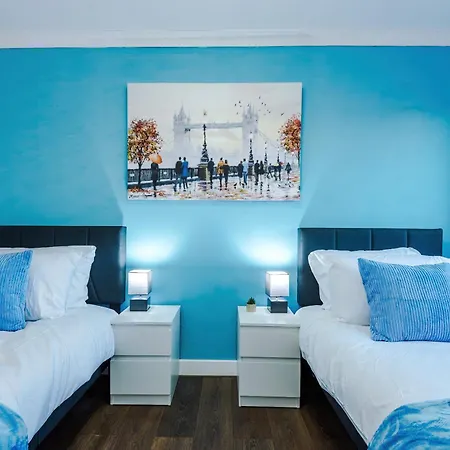 New Spacious House, Pool Table, Driveway Parking And Ps4 * Μάντσεστερ