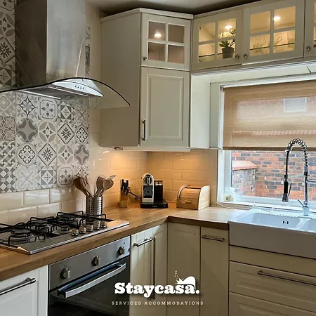 Stylish Interior Cosy Haven - On-street Parking *