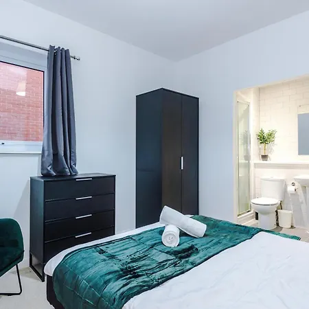 New, Luxe 2br, Manchester, Pool Table, Parking, Balcony, Ps4 * Manchester