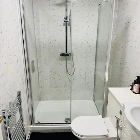 Rum i privatbostad Contractors And Tourists Friendly In Salford 1