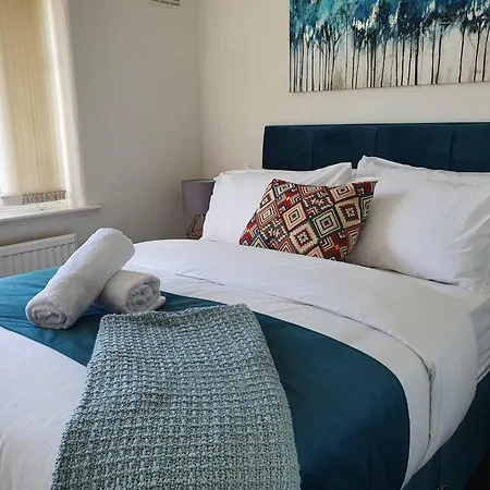 Spacious 3br - Nr Clifton Train Station 510min Walk - Garden Free Parking Manchester