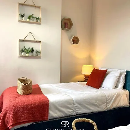 New Stylish 4br - Sleeps 9 - Parking Holiday home Manchester