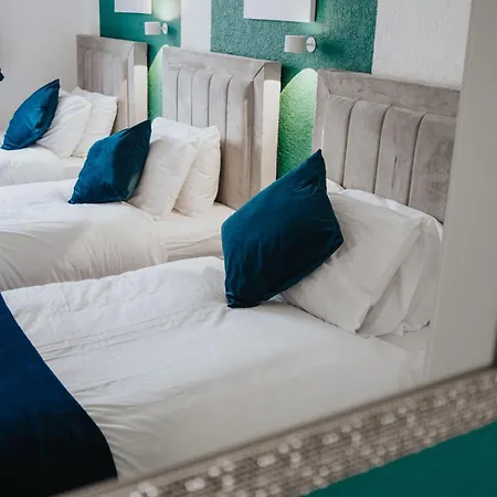 E-oasis- Etihad-coop Live-free Parking-pool Table Nyaraló Manchester