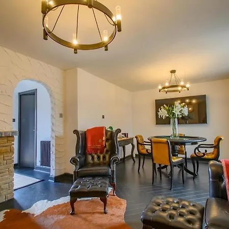 בית נופש Spacious 2 Bedroom House Sleeps 4 L On-street Parking L The Cosy Corner Nationwide מנצ'סטר