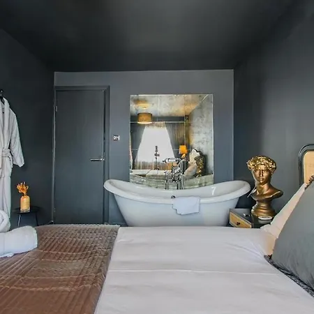 בית נופש Spacious 2 Bedroom House Sleeps 4 L On-street Parking L The Cosy Corner Nationwide *