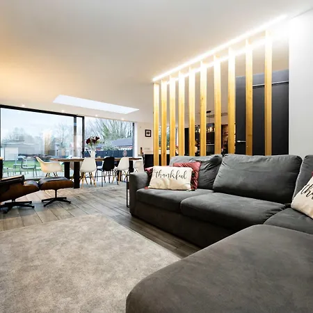 Stunning Family With Hot Tub In Worsley Casa vacanze