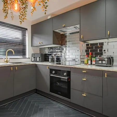 בית נופש Spacious 2 Bedroom House Sleeps 4 L On-street Parking L The Cosy Corner Nationwide *