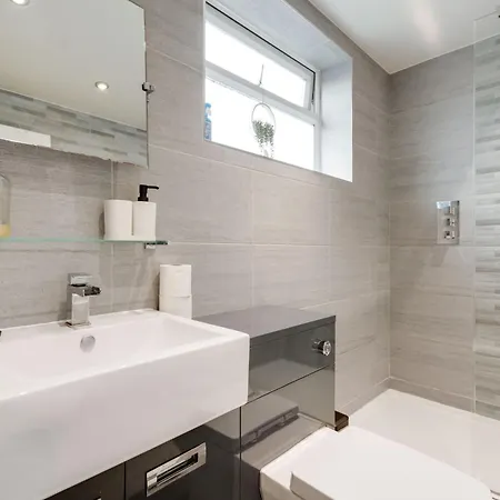 E-oasis- Etihad-coop Live-free Parking-pool Table *