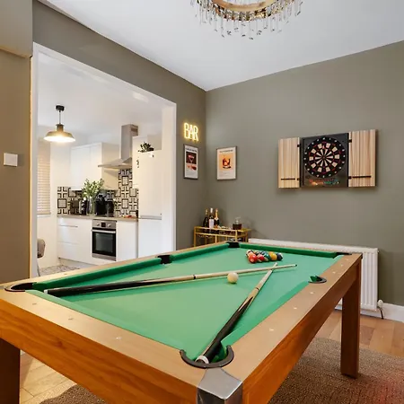2br Cozy Retreat - Pool Table - Wifi - Sleeps 7 بيت للعطل مانشستر