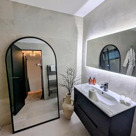 Spacious 2 Bedroom House Sleeps 4 L On-street Parking L The Cosy Corner Nationwide בית נופש מנצ'סטר