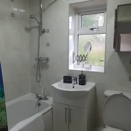 Casa de Férias Spacious 3br - Nr Clifton Train Station 510min Walk - Garden Free Parking *