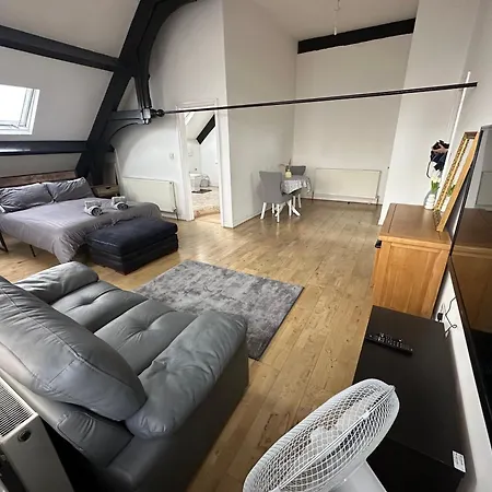 The Church-c Willa Manchester