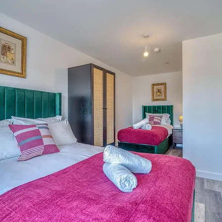 Apartment City View - Free Parking -Near Salford Royal - Sleeps 3 *