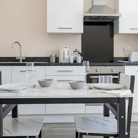 Modern 1 Bed W Fast Broadband 아파트 *