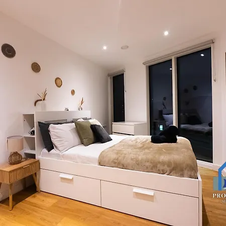 Condo-terrace-gym-games -free Secure Parking- アパート *
