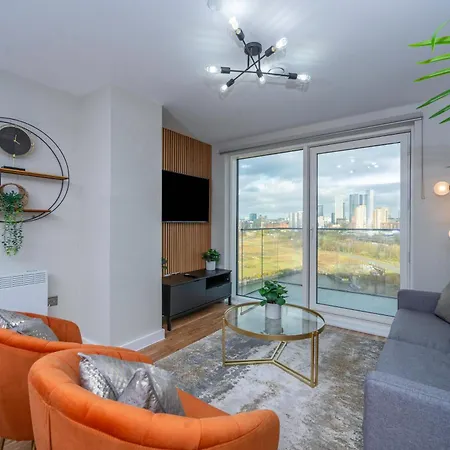 Apartment Luxury Waterfront 2br - Free Gym Access & Parking