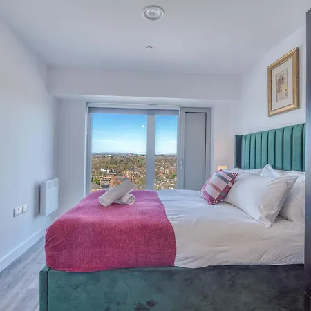 City View - Free Parking -Near Salford Royal - Sleeps 3 *