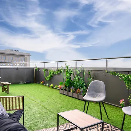 Apartament Penthouse Skyline - 2br, Massive Terrace Retreat