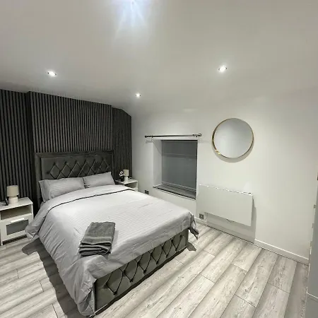 2 Bedroom - Near Coop Live & Etihad Stadium Apartment