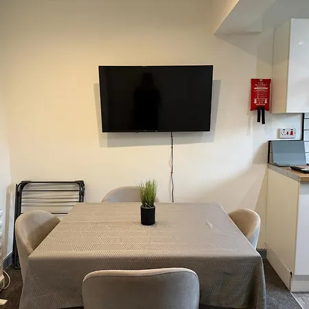 Casa Cove 2br Flat Free Parking, 5 Min To Hospital Manchester