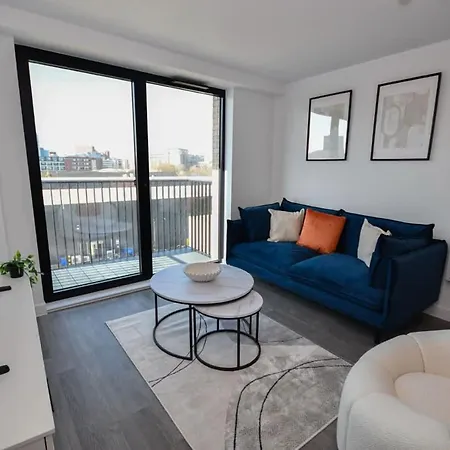 Modern 2 Bedroom In W Balcony