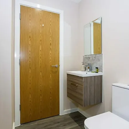 Modern 1 Bed W Fast Broadband Appartamento *