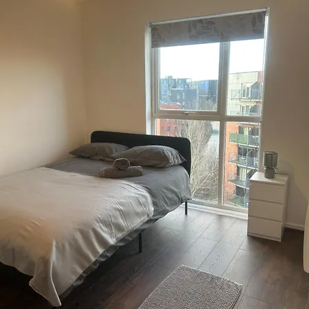Apartment Comfortable 2-bedroom Flat Close Etihad And Coop Live *
